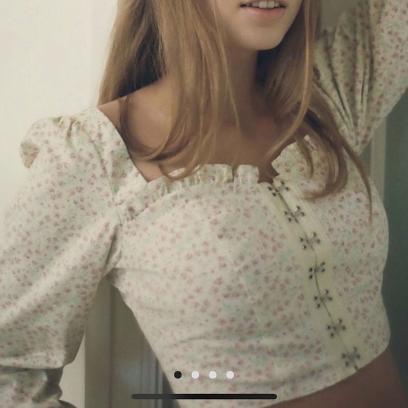 Urban outfitters hook floral ruffle blouse - Picture 5 of 13